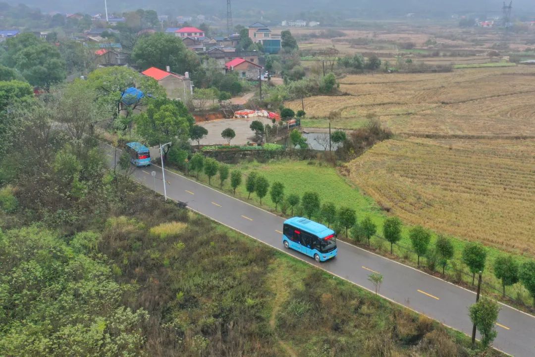 又开通8条公交线路，湘江新区建制村全面实